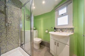 Shower room- click for photo gallery